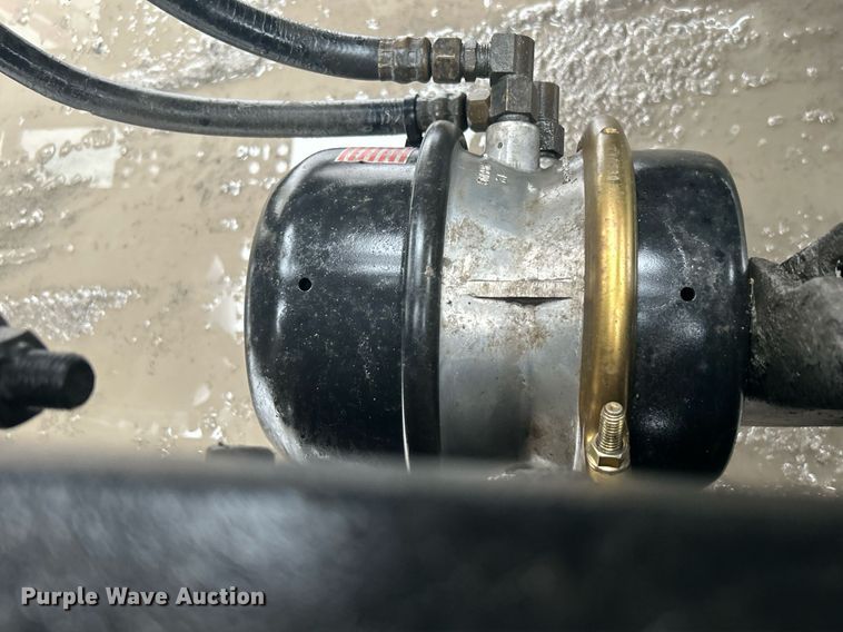 image for item DN0666 2018 Mack GU813 semi truck