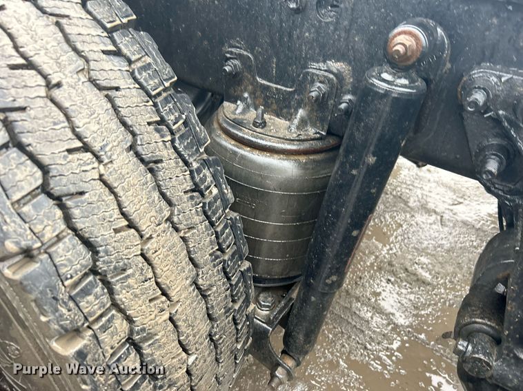 image for item DN0666 2018 Mack GU813 semi truck