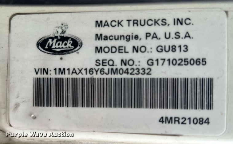 image for item DN0666 2018 Mack GU813 semi truck