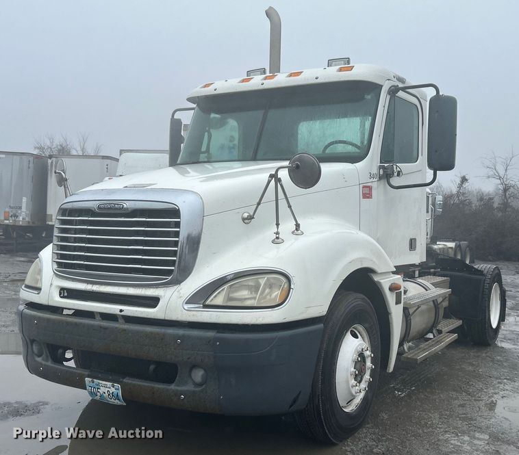 image for item DN0668 2005 Freightliner  Columbia semi truck