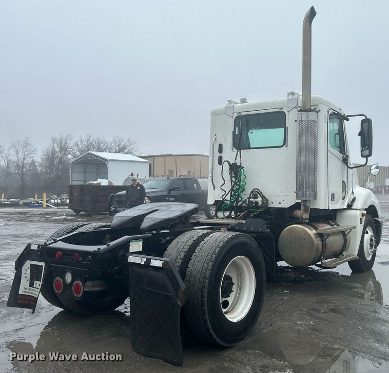 image for item DN0668 2005 Freightliner  Columbia semi truck
