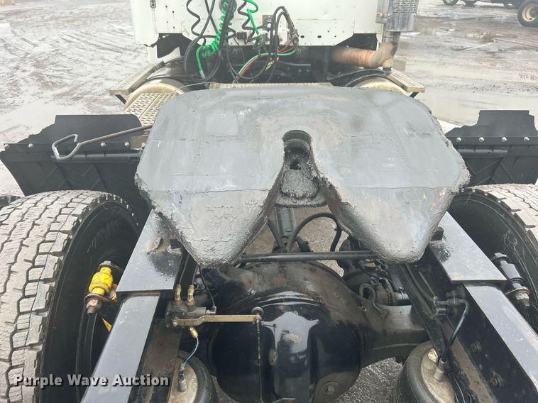 image for item DN0668 2005 Freightliner  Columbia semi truck