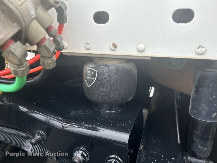 image for item DN0668 2005 Freightliner  Columbia semi truck