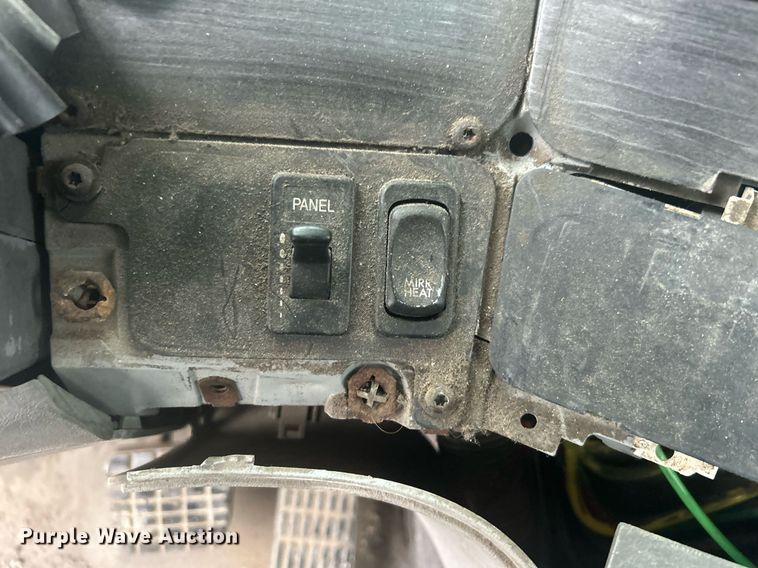 image for item DN0668 2005 Freightliner  Columbia semi truck