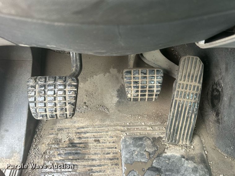 image for item DN0668 2005 Freightliner  Columbia semi truck