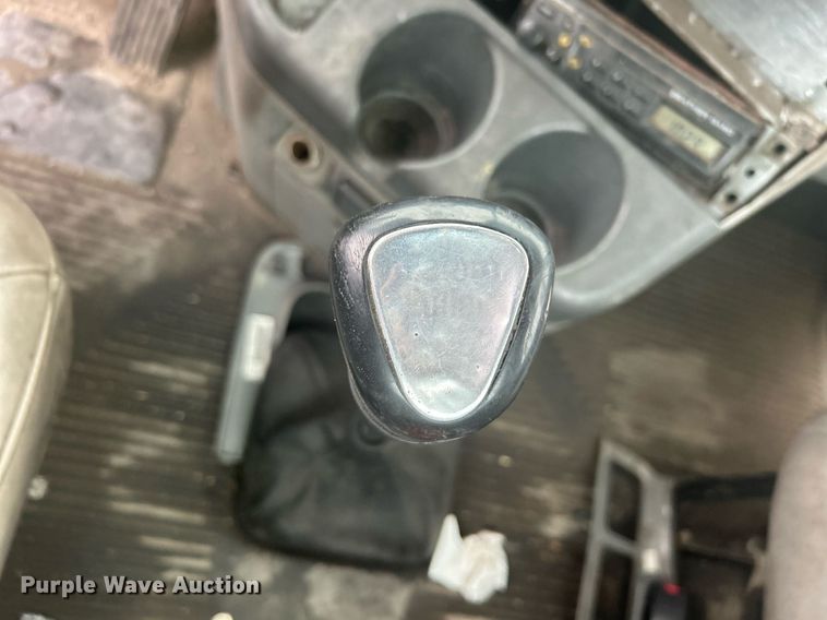 image for item DN0668 2005 Freightliner  Columbia semi truck