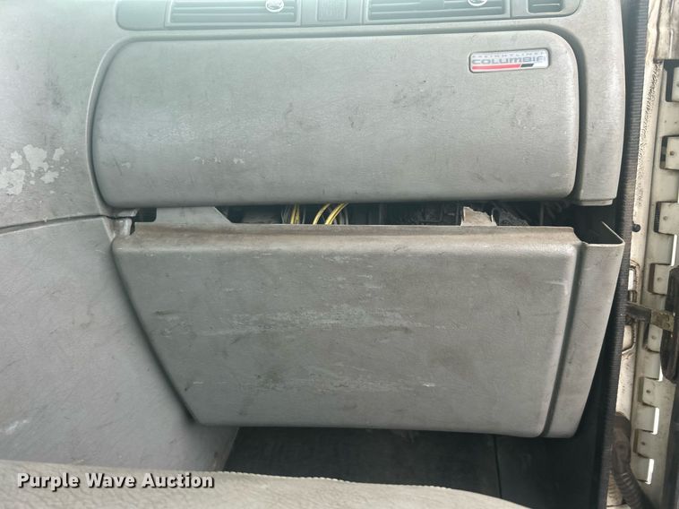 image for item DN0668 2005 Freightliner  Columbia semi truck