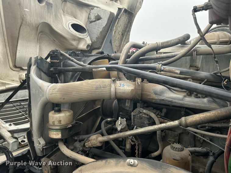 image for item DN0668 2005 Freightliner  Columbia semi truck