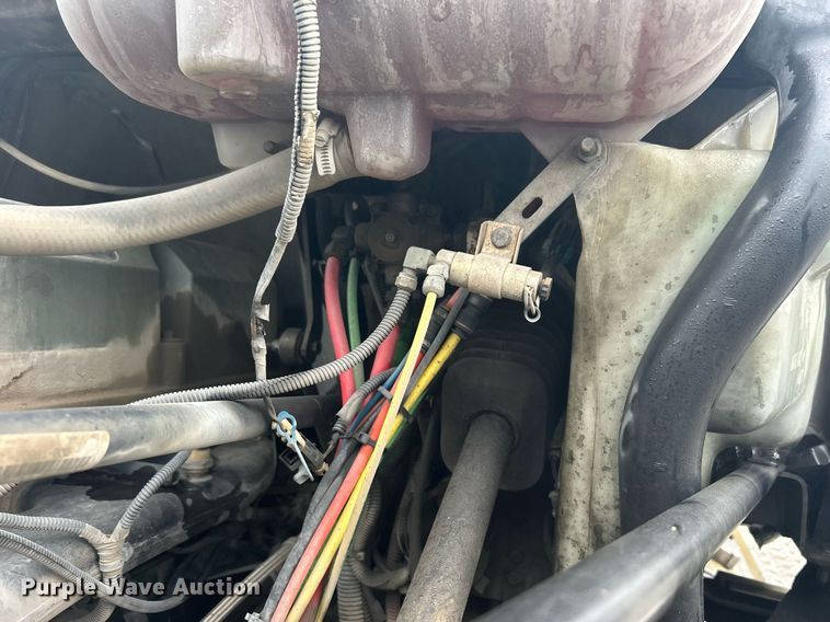 image for item DN0668 2005 Freightliner  Columbia semi truck