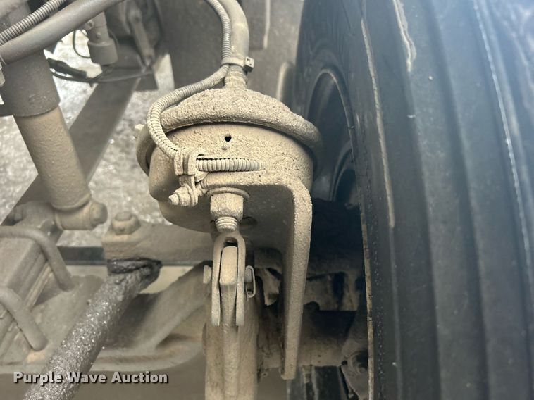 image for item DN0668 2005 Freightliner  Columbia semi truck