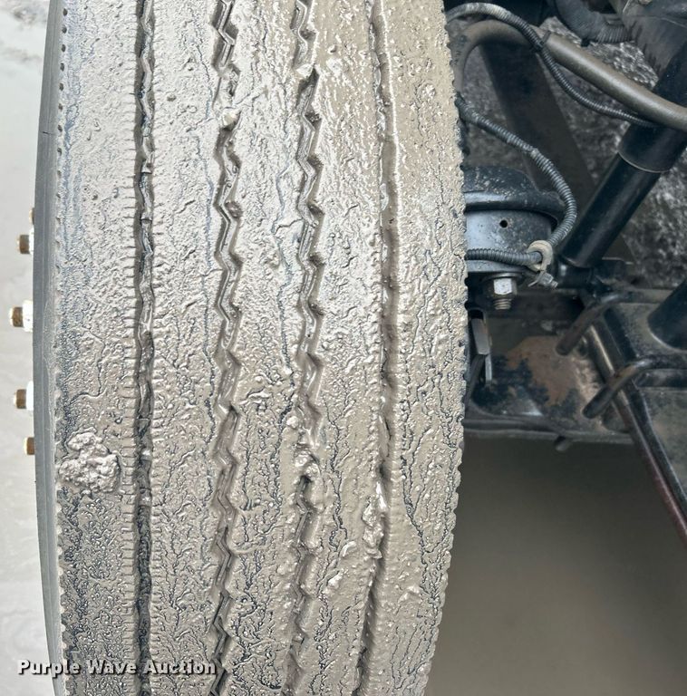 image for item DN0668 2005 Freightliner  Columbia semi truck