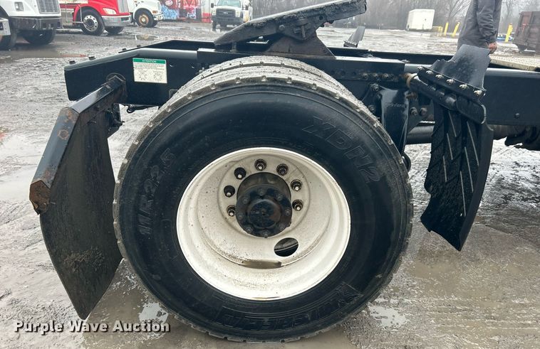 image for item DN0668 2005 Freightliner  Columbia semi truck