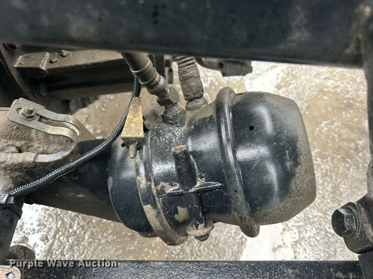 image for item DN0668 2005 Freightliner  Columbia semi truck