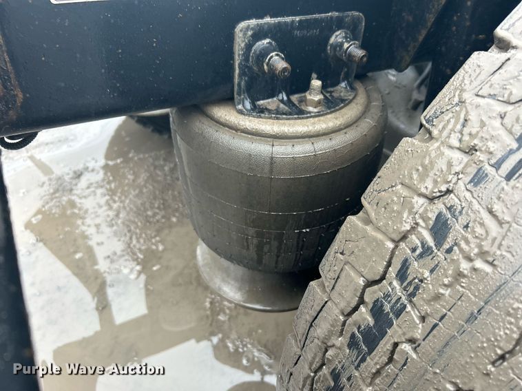 image for item DN0668 2005 Freightliner  Columbia semi truck