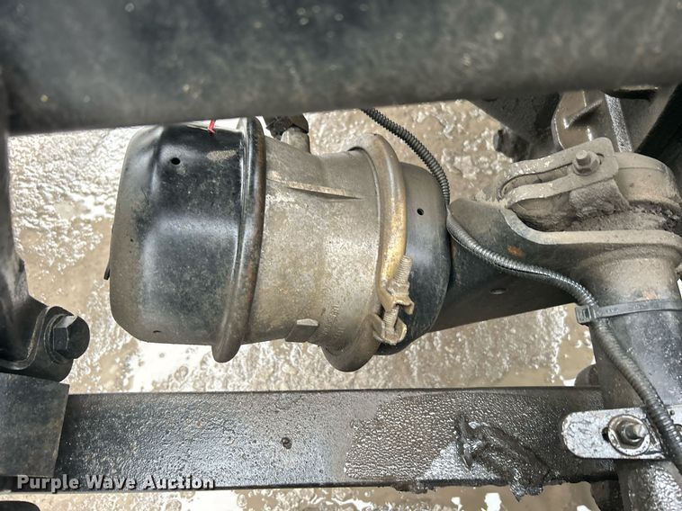 image for item DN0668 2005 Freightliner  Columbia semi truck