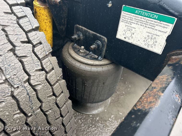 image for item DN0668 2005 Freightliner  Columbia semi truck