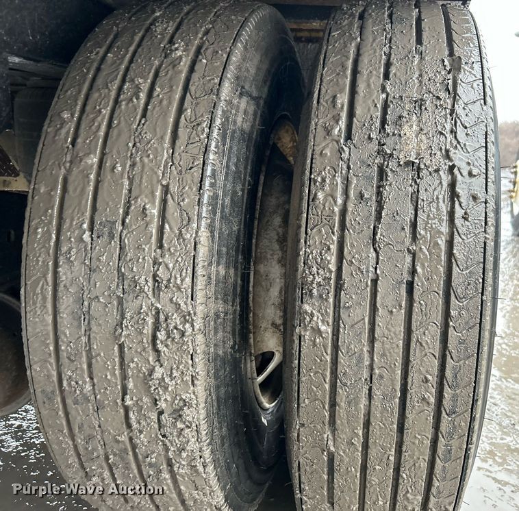 image for item DN0669 2000 Strick Corp S74 dry van trailer