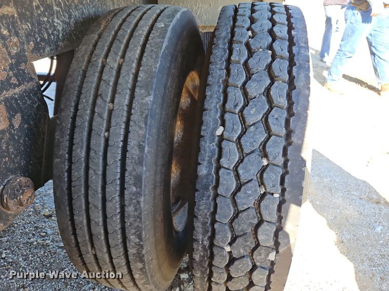 image for item DN7085 2004 Timpte Super Hopper grain trailer