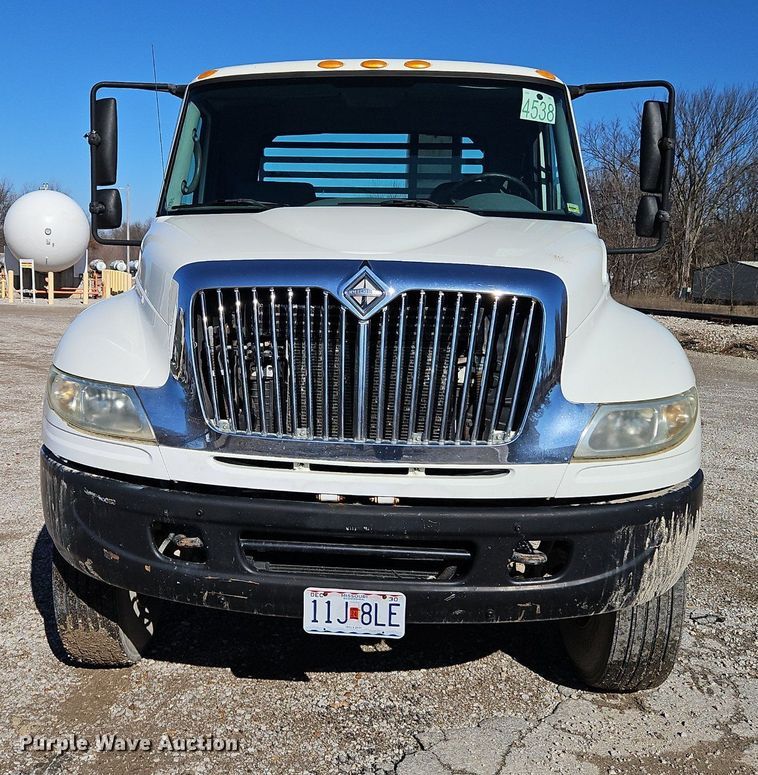 image for item DN7204 2007 International  4400 flatbed truck