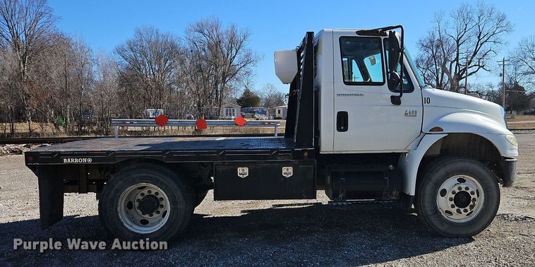 image for item DN7204 2007 International  4400 flatbed truck
