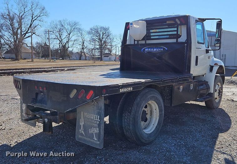 image for item DN7204 2007 International  4400 flatbed truck