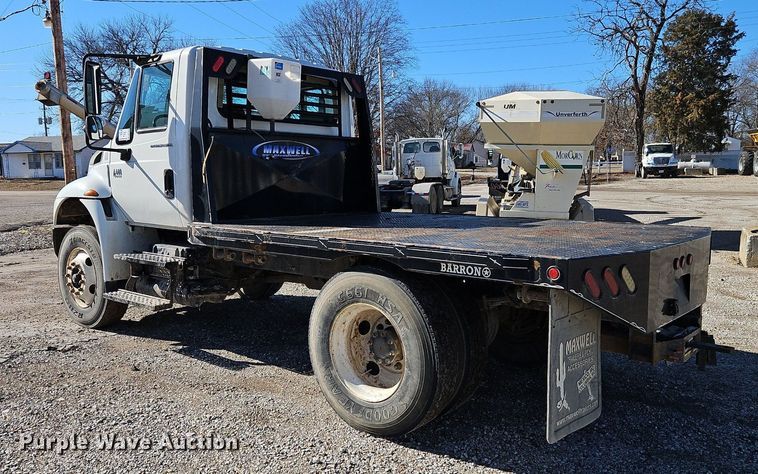 image for item DN7204 2007 International  4400 flatbed truck