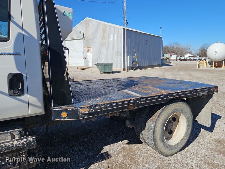 image for item DN7204 2007 International  4400 flatbed truck