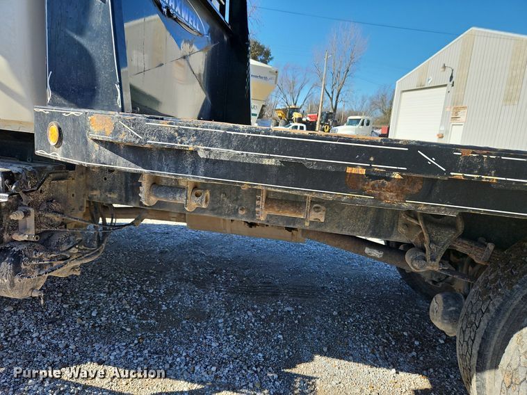 image for item DN7204 2007 International  4400 flatbed truck