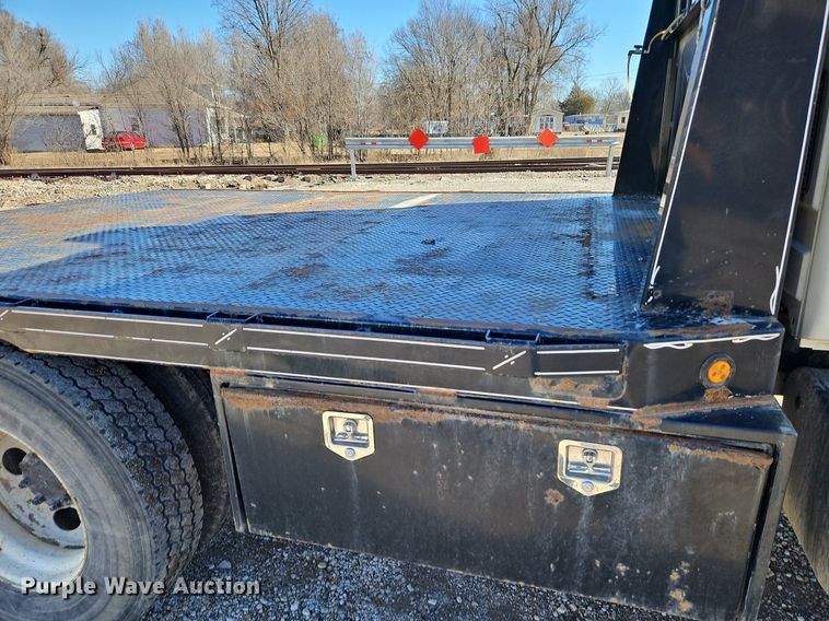 image for item DN7204 2007 International  4400 flatbed truck