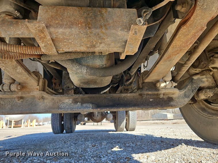 image for item DN7204 2007 International  4400 flatbed truck