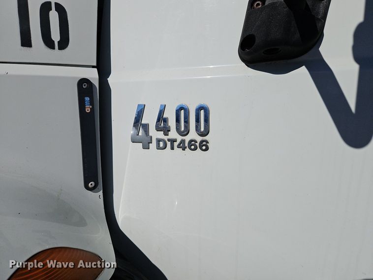 image for item DN7204 2007 International  4400 flatbed truck