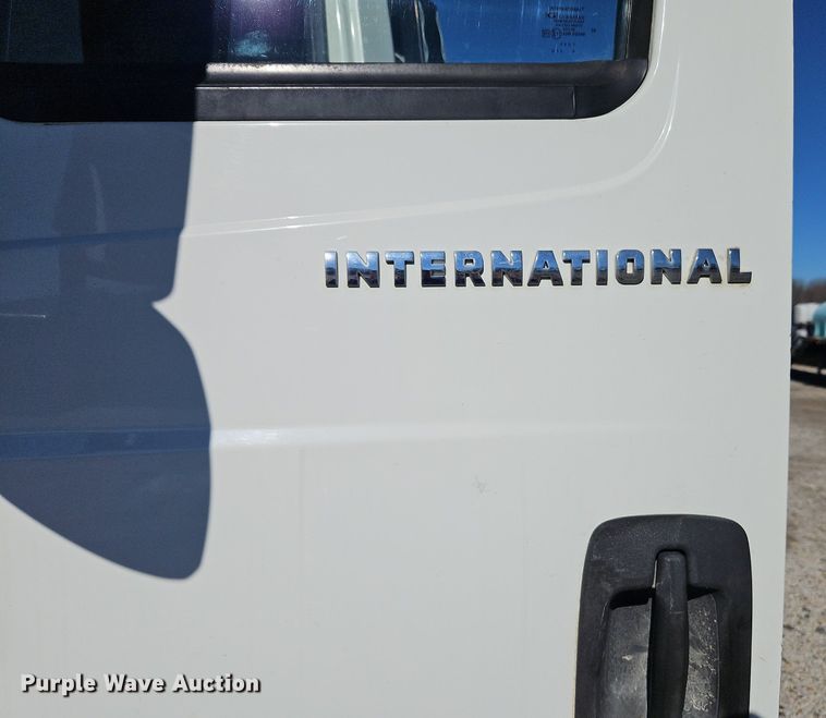 image for item DN7204 2007 International  4400 flatbed truck