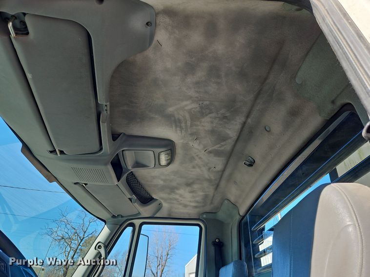 image for item DN7204 2007 International  4400 flatbed truck