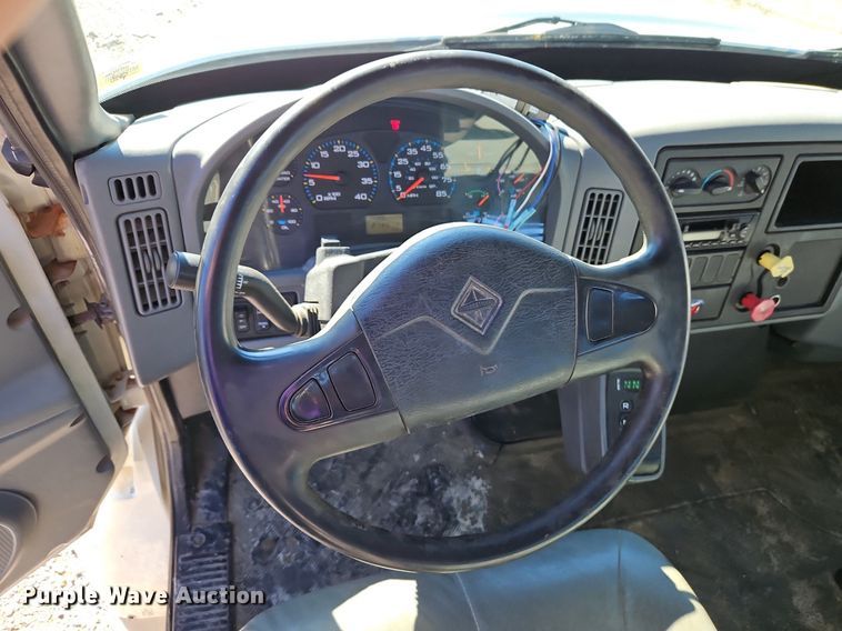 image for item DN7204 2007 International  4400 flatbed truck