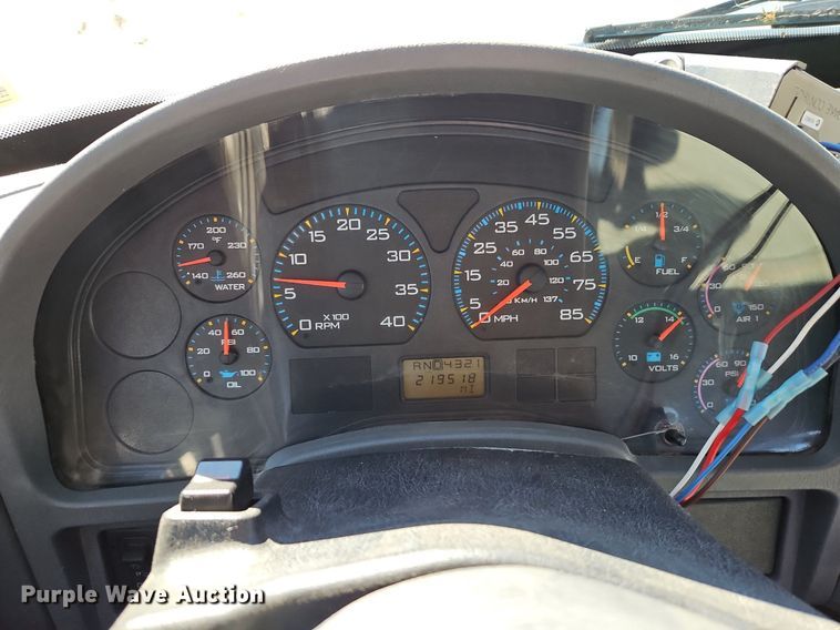 image for item DN7204 2007 International  4400 flatbed truck