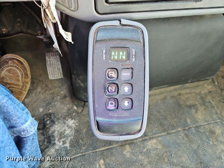 image for item DN7204 2007 International  4400 flatbed truck