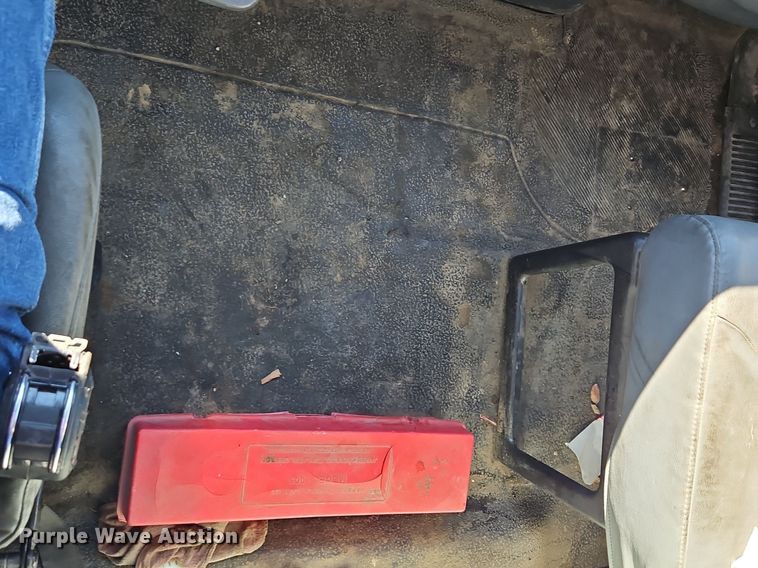 image for item DN7204 2007 International  4400 flatbed truck