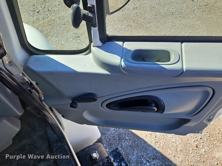 image for item DN7204 2007 International  4400 flatbed truck