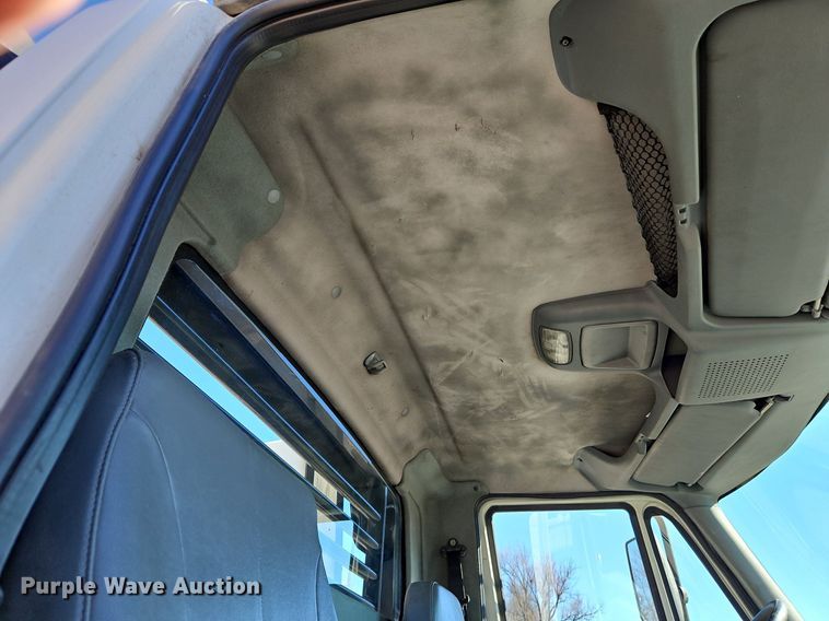 image for item DN7204 2007 International  4400 flatbed truck