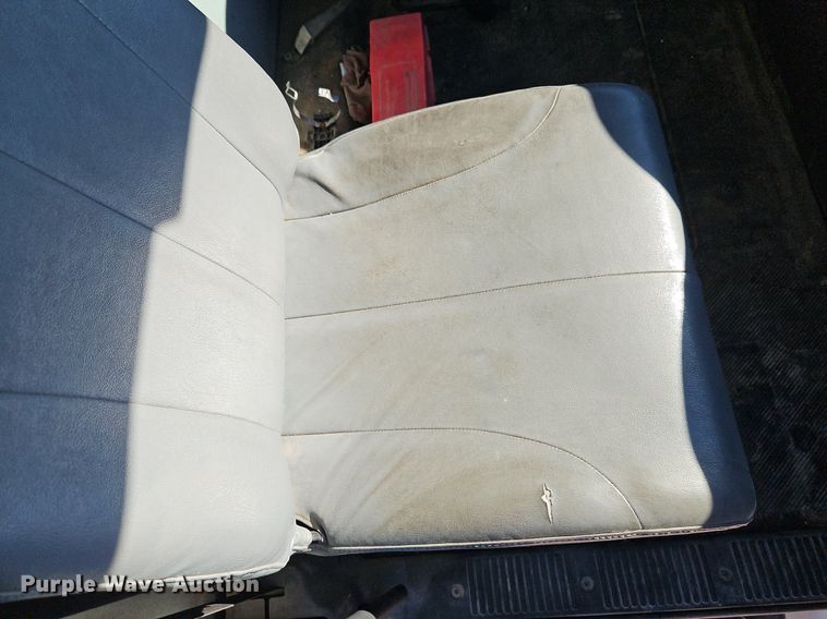 image for item DN7204 2007 International  4400 flatbed truck