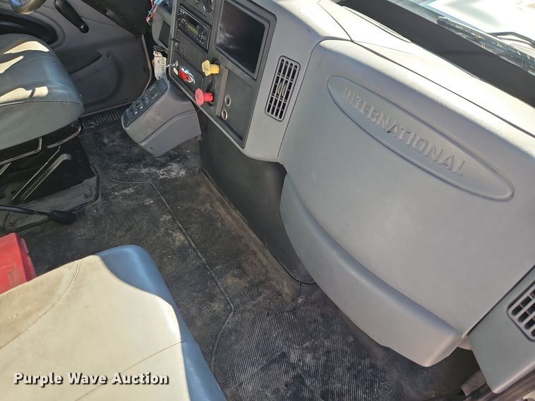 image for item DN7204 2007 International  4400 flatbed truck