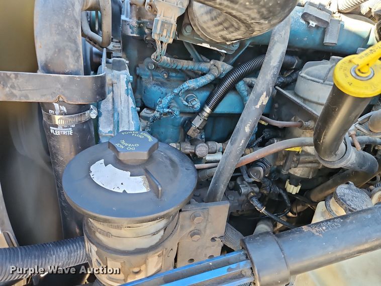 image for item DN7204 2007 International  4400 flatbed truck