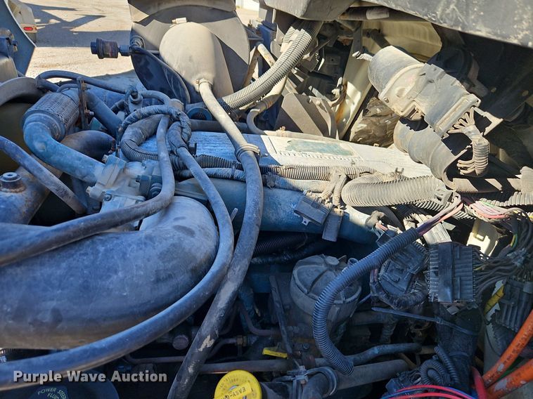 image for item DN7204 2007 International  4400 flatbed truck