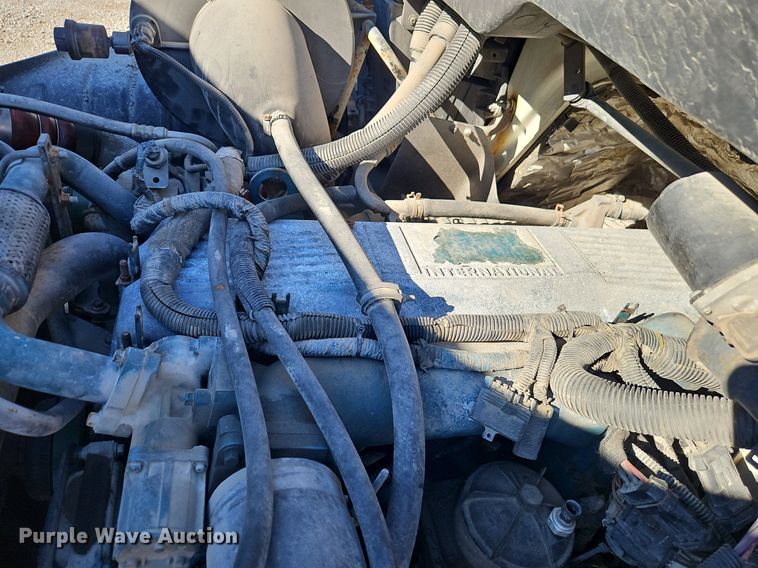 image for item DN7204 2007 International  4400 flatbed truck