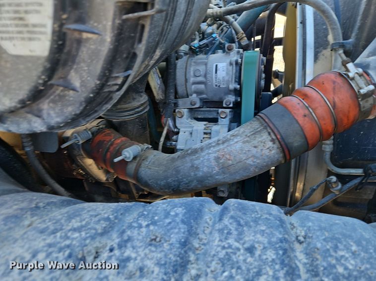 image for item DN7204 2007 International  4400 flatbed truck