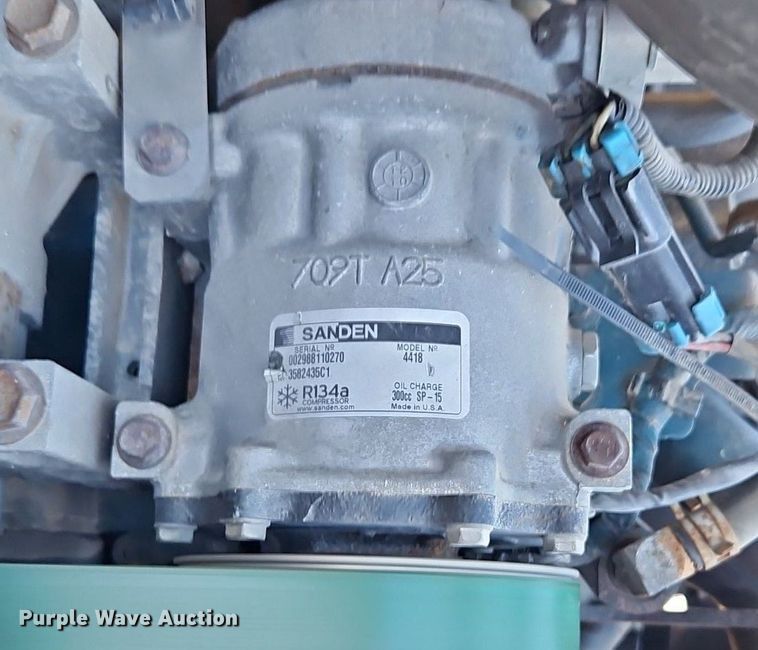 image for item DN7204 2007 International  4400 flatbed truck