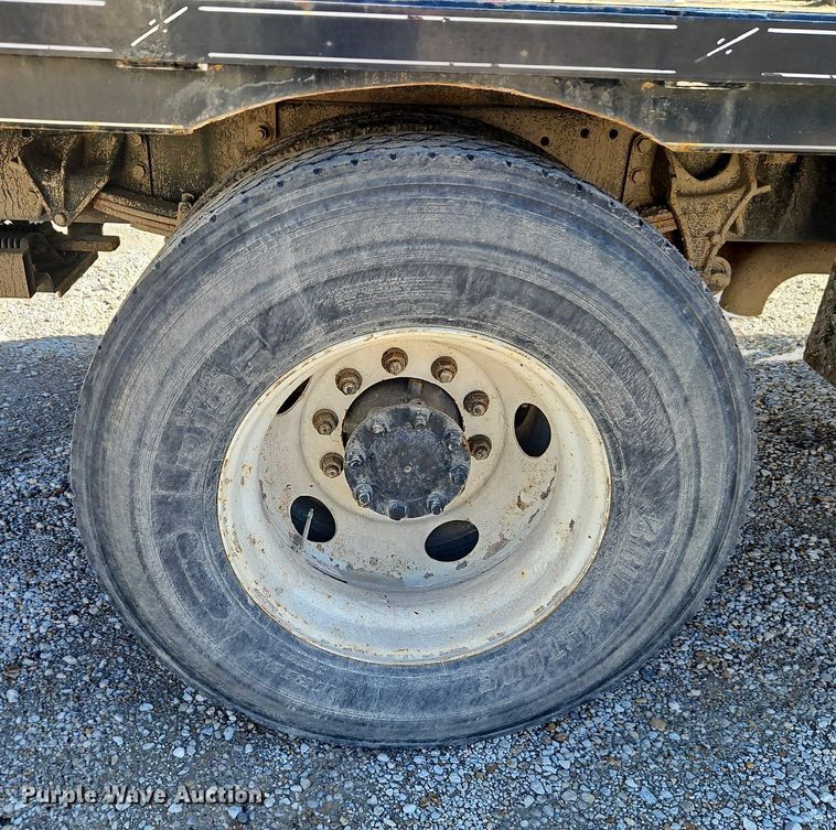 image for item DN7204 2007 International  4400 flatbed truck