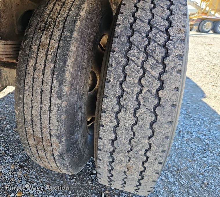 image for item DN7204 2007 International  4400 flatbed truck