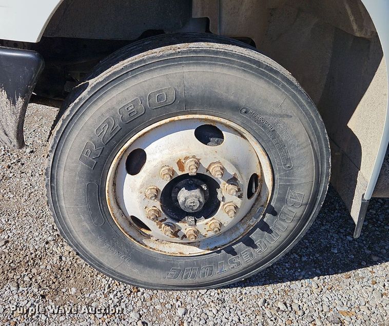 image for item DN7204 2007 International  4400 flatbed truck