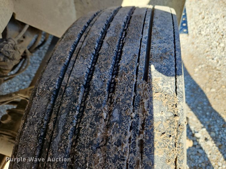 image for item DN7204 2007 International  4400 flatbed truck